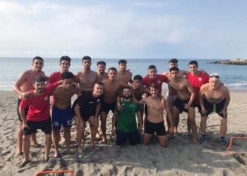 El equipo Senior entrenaba esta mañana en la playa