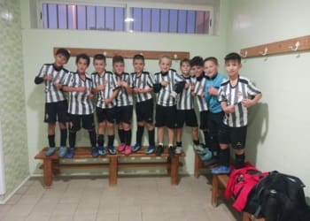 El Benjamin b de 3ª se hace con la victoria en casa por 6 a 1 frente a la UDC Pavia . Enhorabuena equipo !