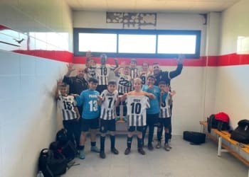 El alevín B San Urbano se trae un punto en su visita al Loma de Acosta al empatar a 5 goles tras un gran partido de ambos equipos . Vamos !