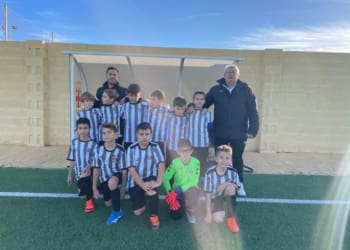 El benjamín de 4ª lucharon como unos campeones pero no pudo con la UD Almería . A seguir luchando !