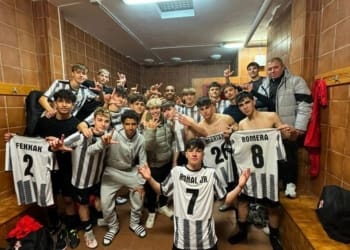 El juvenil c vence en su visita al líder , Poli Almería por 0 a 3 tras un gran partido de los nuestros . Vamos equipo !