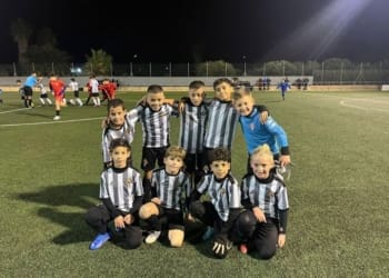 Menudo equipazo nuestro Benjamin B , que se impuso por 4 a 1 al Comarca de Níjar . Enhorabuena equipo !