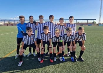 No pudo ser y el infantil b cae derrotado en casa por 2 a 4 frente al CDC Deportivo Roquetas . A seguir luchando equipo !