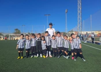 Nuestro Bebe B sigue disfrutando y mejorando en la liga. Buen partido y enhorabuena