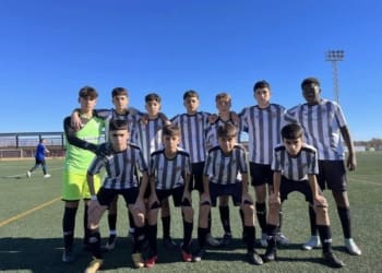 Otra gran victoria de nuestro infantil A autonómico y que les hace irse líderes de invierno a falta de una jornada . Infantil autonómico 5 Atletico Jaén 1 Vamos equipo !