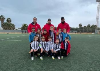 El Prebenjamin A se hace con la victoria con autoridad frente al CD Vera . Enhorabuena equipo !