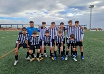 El infantil B preferente se impone en casa por 4 a 1 al CD EDA . Enhorabuena equipo !