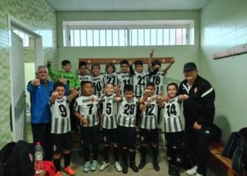 El benjamín de 4ª se hace con la victoria por 2 a 1 frente al Poli Almería . Vamos equipo ?!
