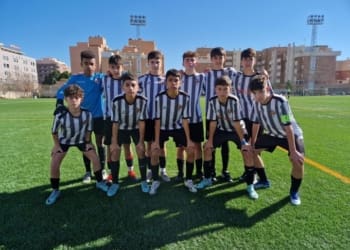 El infantil B no pudo traerse ningún punto en su visita a la UDC Pavía que se hizo con la victoria 2 a 0 . A seguir luchando equipo !