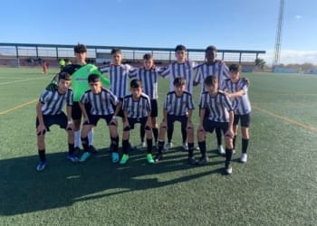 El infantil autonómico se hace con la victoria por 1 a 0 frente a la UDC Pavía . Enhorabuena equipo !