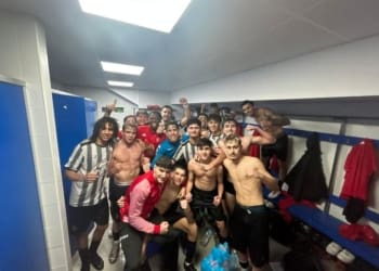 Otro paso importante del juvenil de DH de Pablo Hernández que se hizo con la victoria en su visita a Tomares FC por 0 a 2 . Enhorabuena equipo !