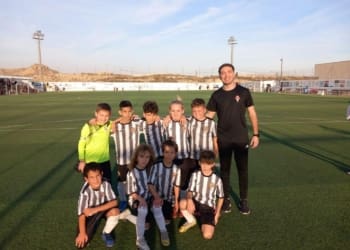 Victoria del Benjamin B de 3ª por 1 a 5 en su visita al Cuevas CF . Enhorabuena equipo !