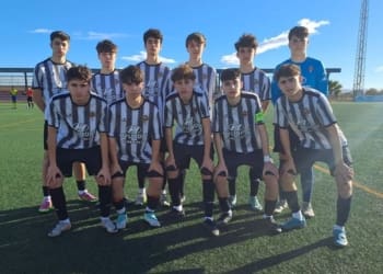 Victoria del cadete preferente que sigue líder una jornada más tras ganar en su partido de hoy por 2 a 1 frente al Comarca de Níjar . Vamos equipo !