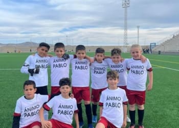 El benjamín B no pudo traerse ningún punto en su visita al Comarca de Níjar , donde los jugadores se acordaron de su compañero Pablo . Vamos equipo !