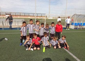 El prebenjamin B consigue la victoria por 5 a 4 frente al CF Retamar el Toyo . Enhorabuena equipo !