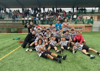 Este equipo no tiene techo . El juvenil A de división de honor consigue otra victoria por 2 a 3 frente a la UD Almería . Vamos Cañada !