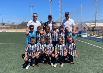 El prebenjamin A de José María se impone con solvencia al Pol. Aguadulce tras hacer un gran partido y se queda a una victoria de proclamarse campeón . Vamos equipo !