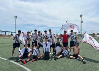 Campeones ! El Juvenil C de 3ª consigue el primer puesto de su grupo tras vencer por 4 a 0 al Pol. Aguadulce . Magnífica segunda vuelta de los de Miguel Tapia. Enhorabuena equipo !