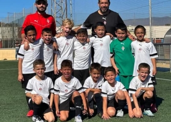 Victoria de nuestros pequeños ante el @carbonerasatletico seguimos disfrutando del proceso.